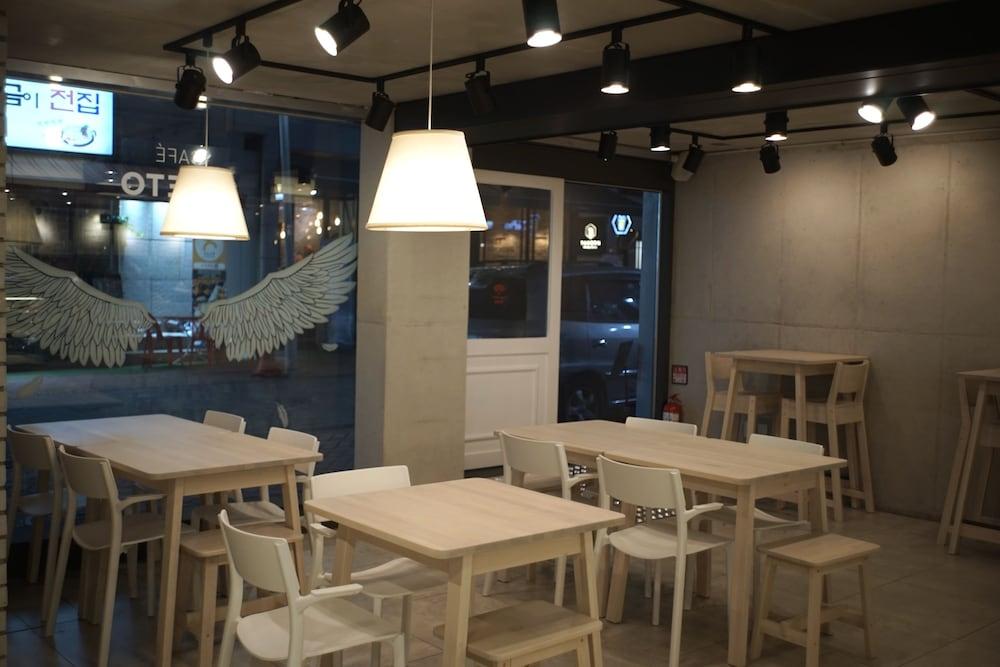 Creto Hotel Myeongdong Seoel Buitenkant foto